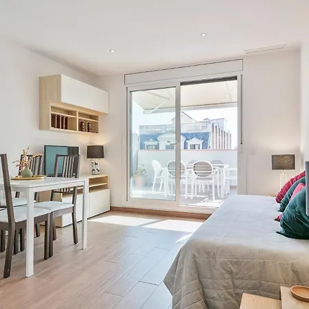 Romantic With Terrace Apartment